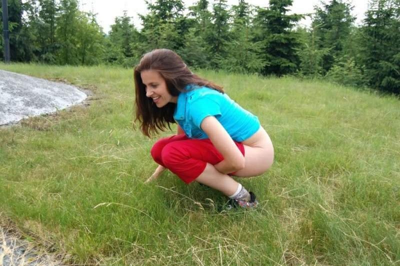 Amatuer Girls Caught Peeing (part 27) #1eW6k1Nf