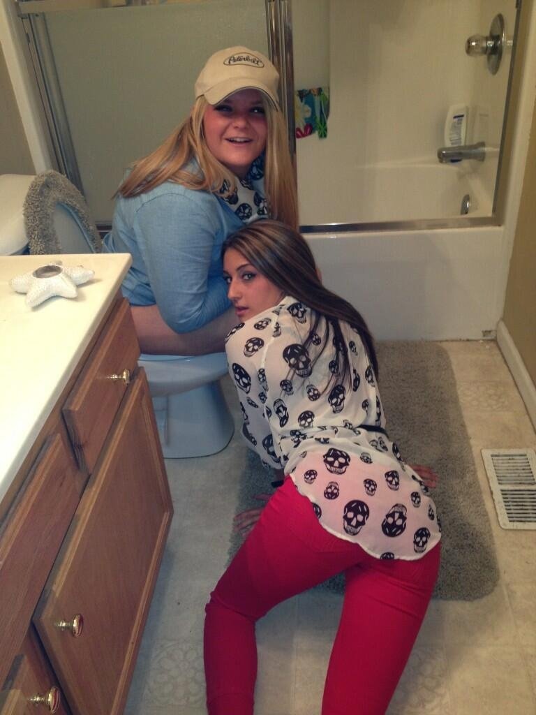 Amatuer Girls Caught Peeing (part 27) #BYoV6pOY
