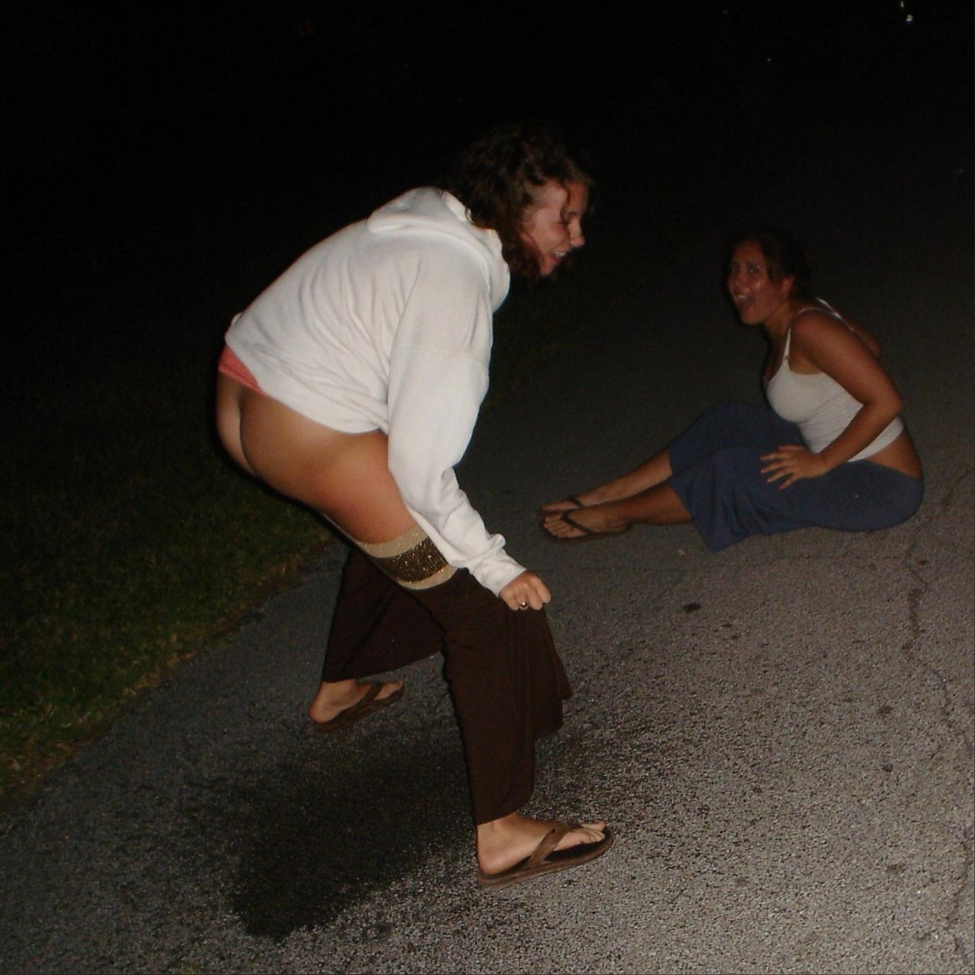 Amatuer Girls Caught Peeing (part 27) #h93XA5XT