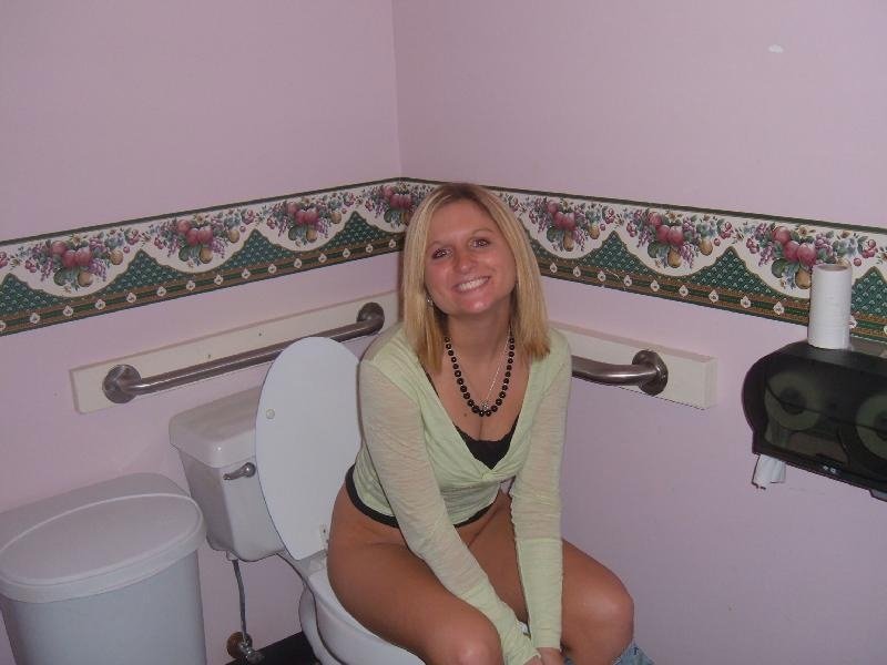 Amatuer Girls Caught Peeing (part 27) #qAtneWiN
