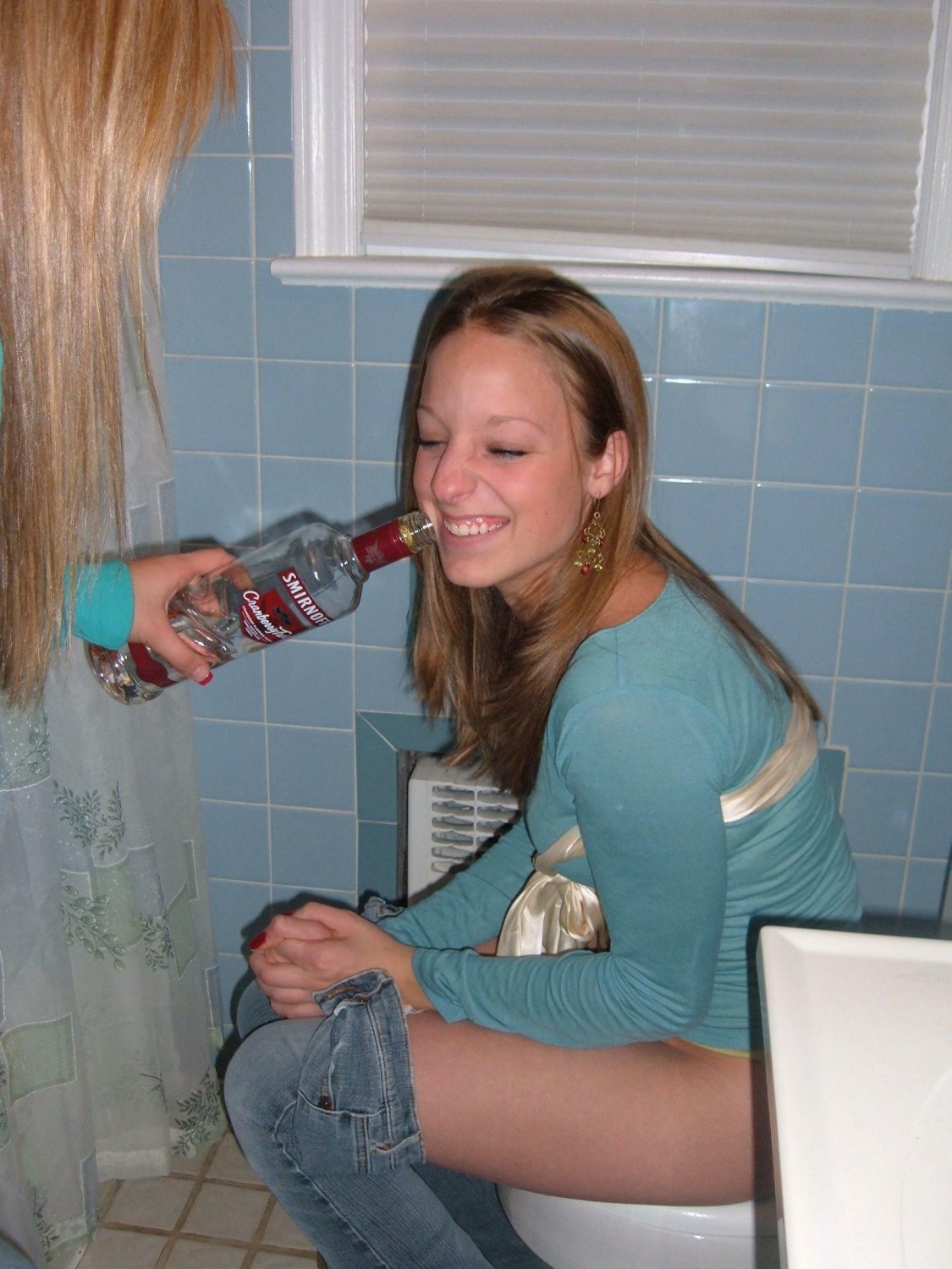 Amatuer Girls Caught Peeing (part 27) #qsZYlTBN
