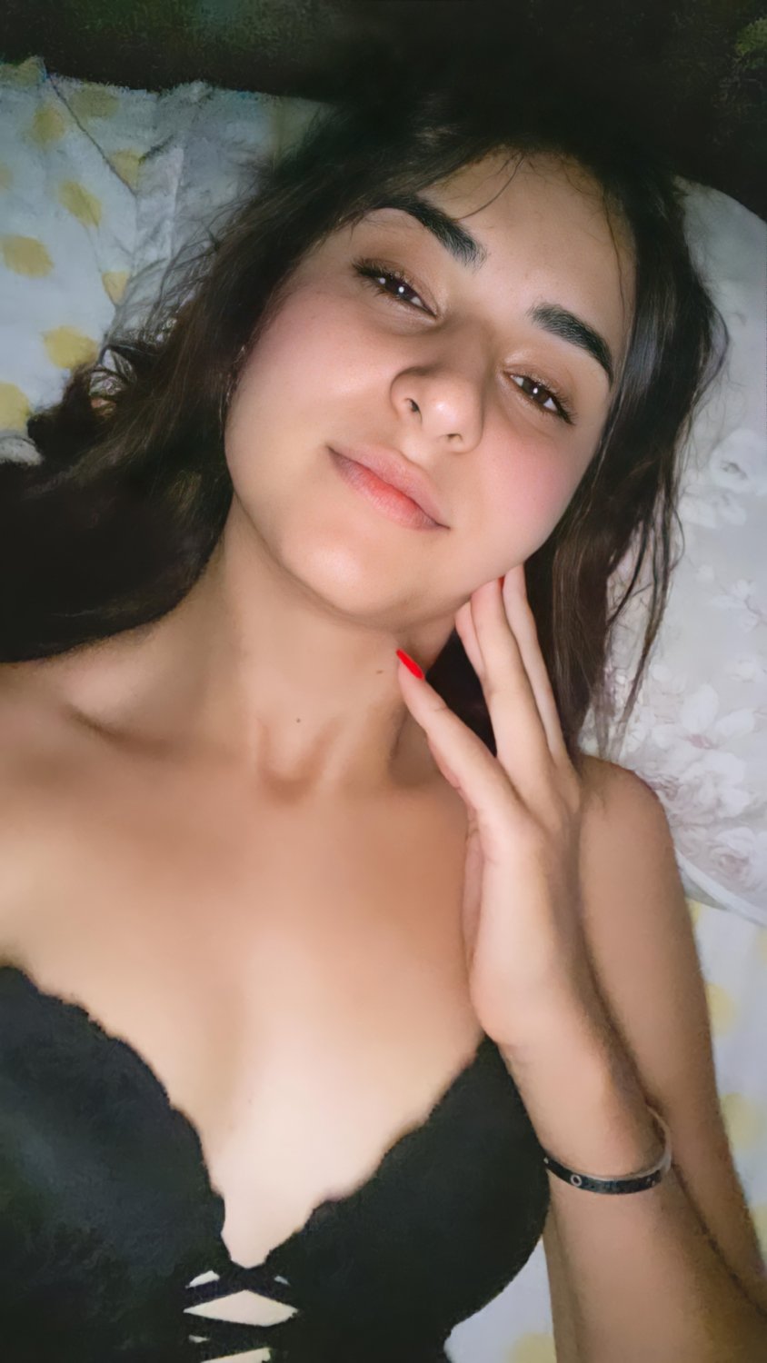Hi I'm Julie and i Iove Cocks #y8vnPI6A