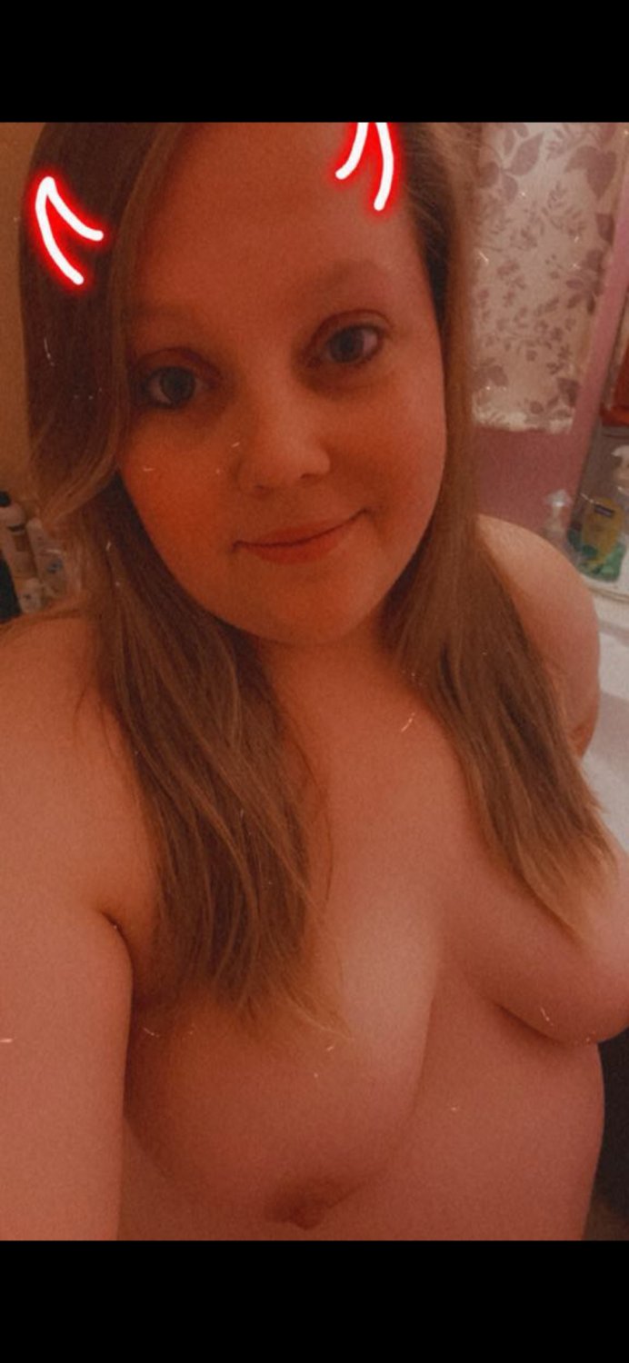 Lisa's Sexy Selfies Kik crash2991 to submit your sluts #N24GpNmQ