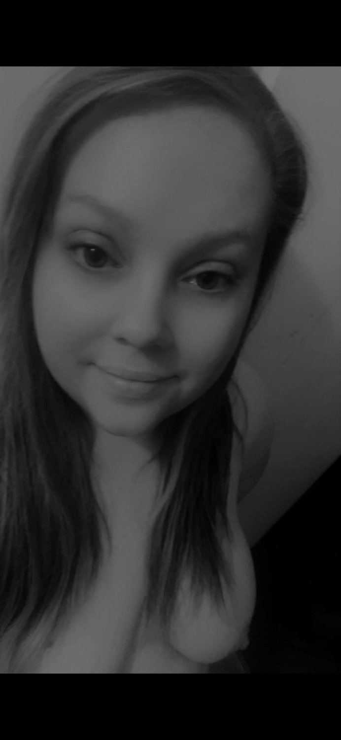 Lisa's Sexy Selfies Kik crash2991 to submit your sluts #Sy6u5Thj