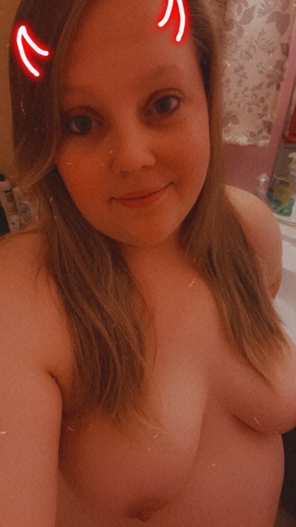 Lisa's Sexy Selfies Kik crash2991 to submit your sluts #TOhffQ8h