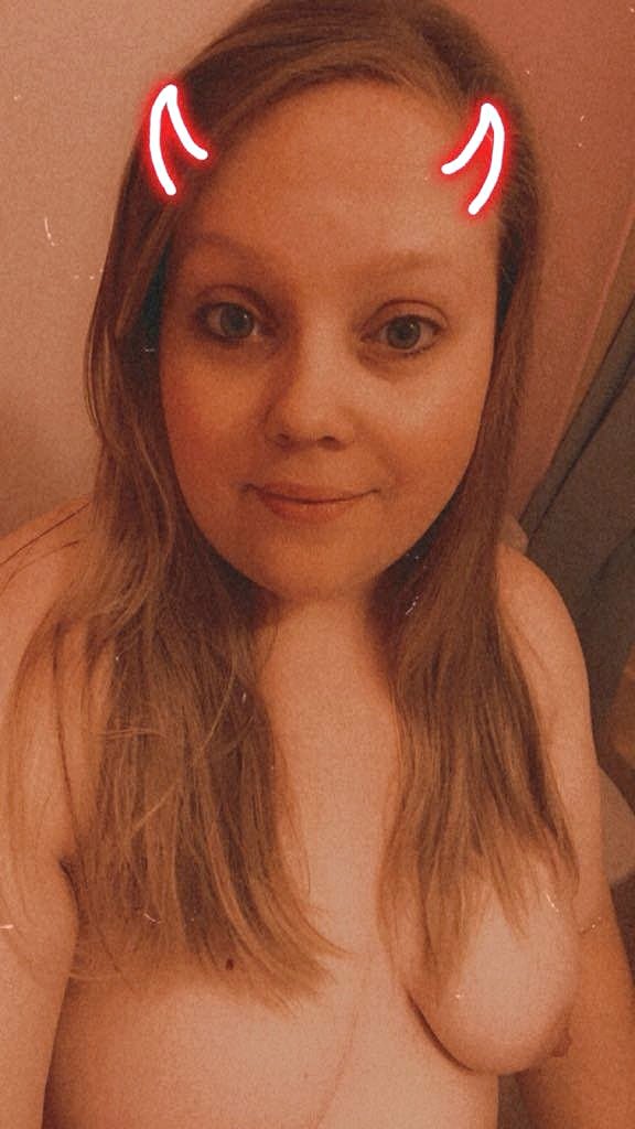 Lisa's Sexy Selfies Kik crash2991 to submit your sluts #cRaUMSt8