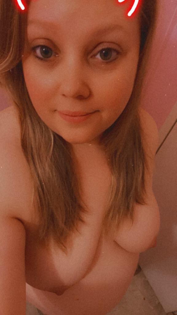 Lisa's Sexy Selfies Kik crash2991 to submit your sluts #eo7vE1nN